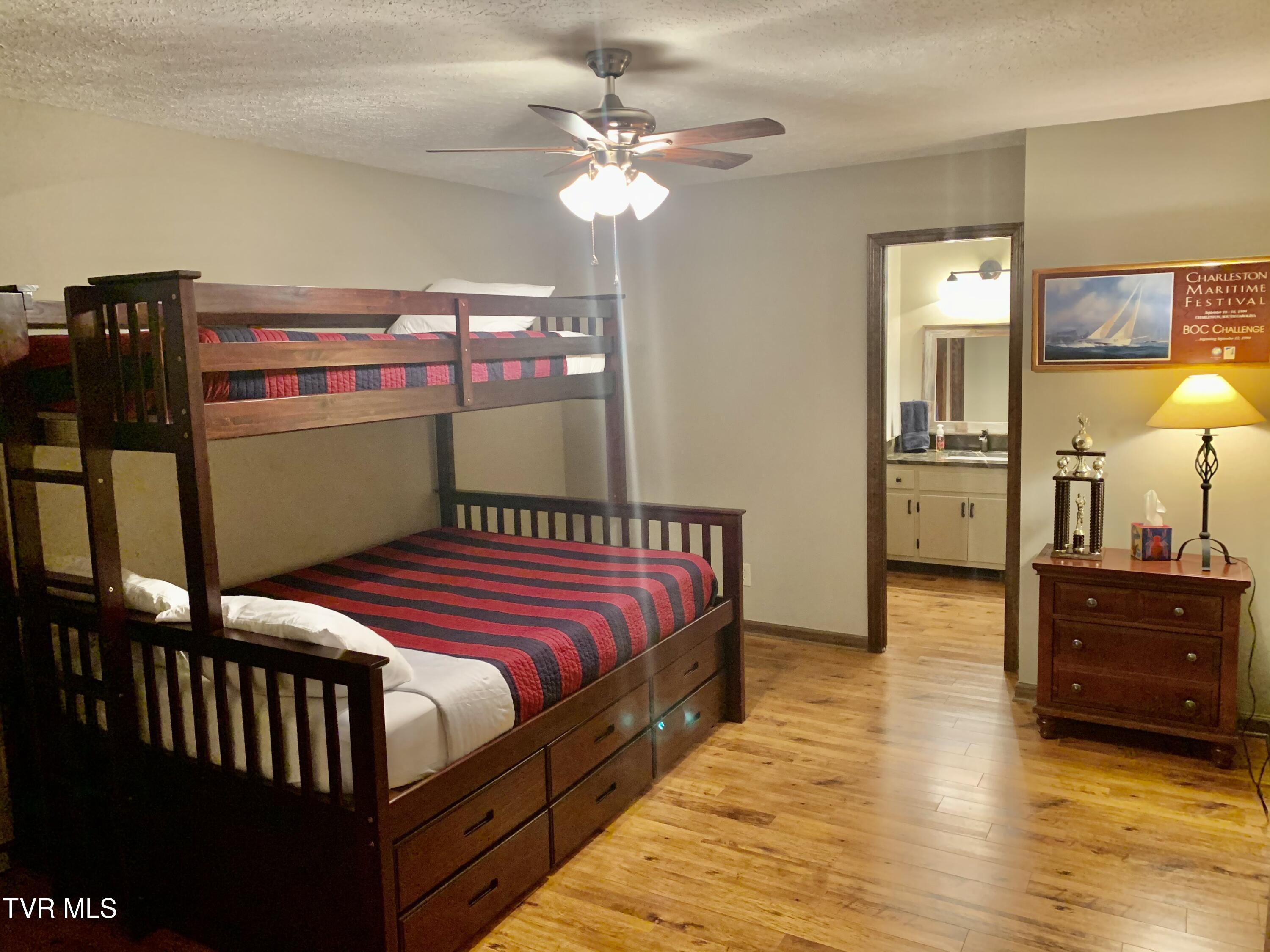 Elizabethton, Tennessee, 37643, United States, 5 Bedrooms Bedrooms, ,6 BathroomsBathrooms,Residential,Active,2019182