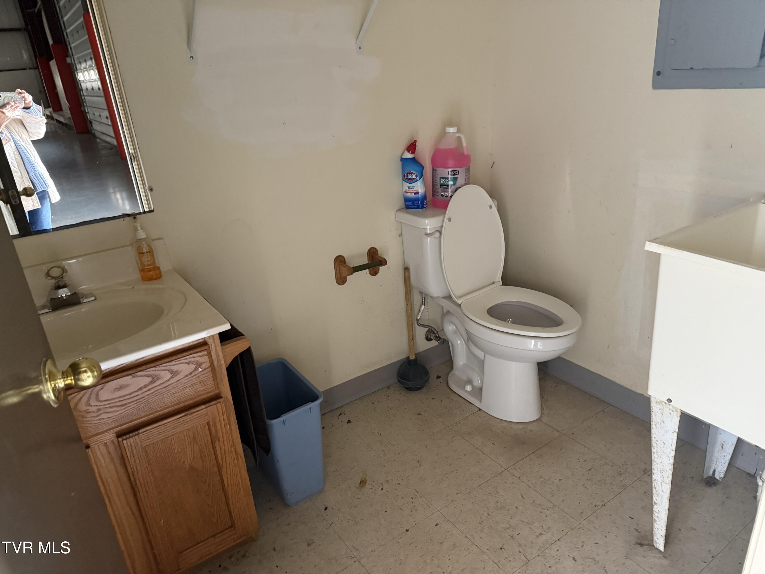 Elizabethton, Tennessee, 37643, United States, 5 Bedrooms Bedrooms, ,6 BathroomsBathrooms,Residential,Active,2019182