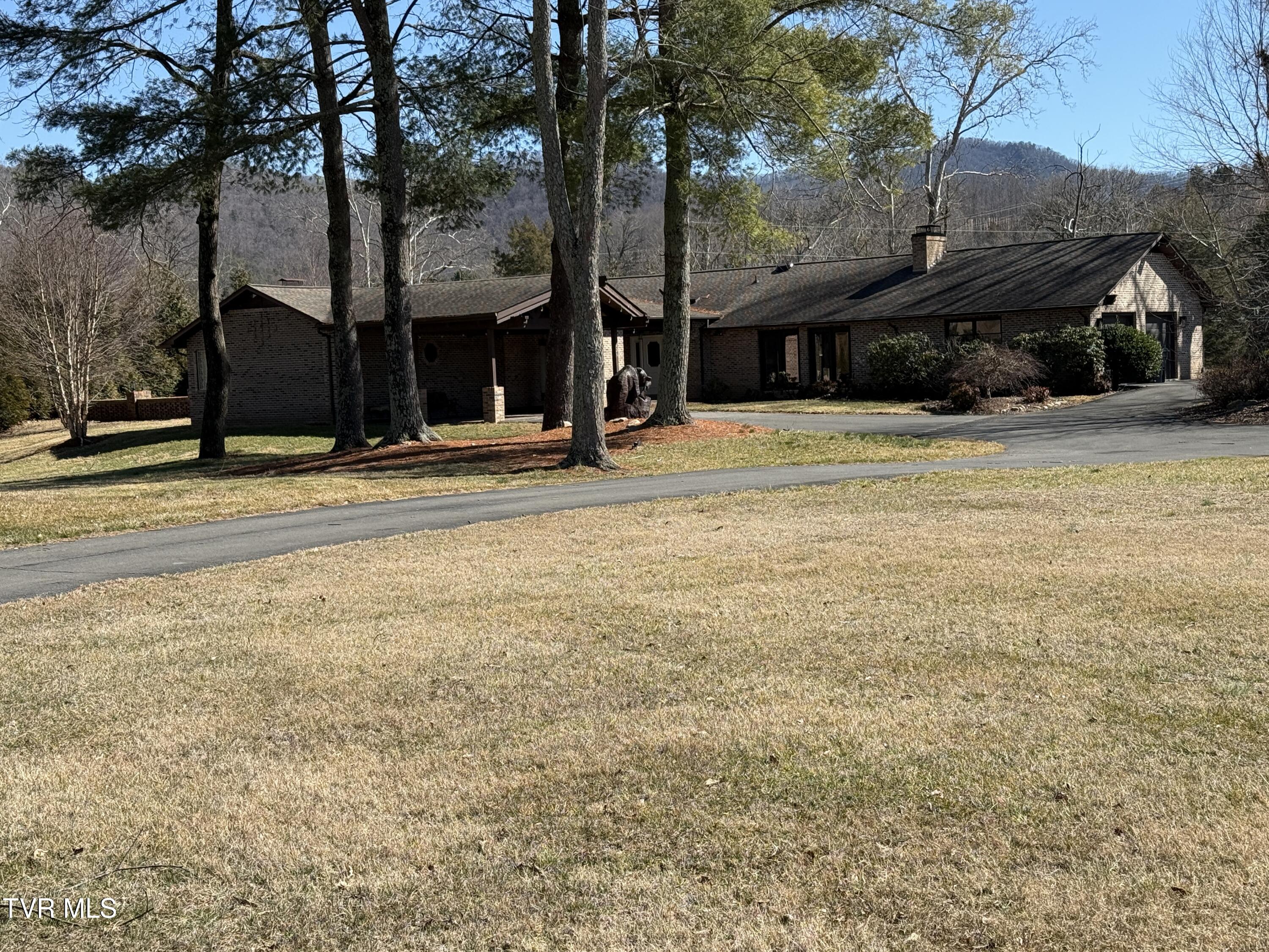 Elizabethton, Tennessee, 37643, United States, 5 Bedrooms Bedrooms, ,6 BathroomsBathrooms,Residential,Active,2019182