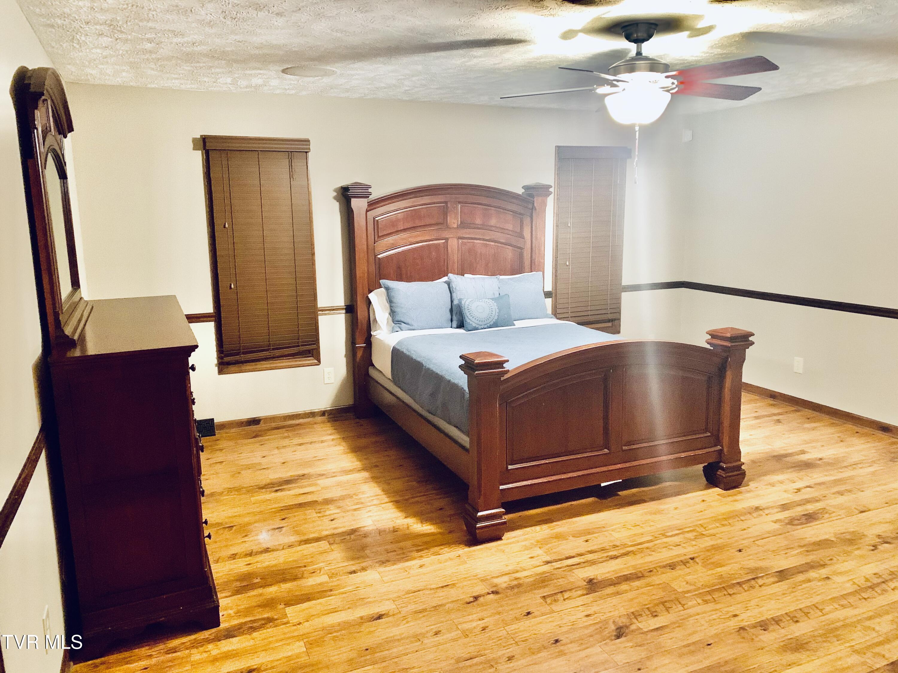 Elizabethton, Tennessee, 37643, United States, 5 Bedrooms Bedrooms, ,6 BathroomsBathrooms,Residential,Active,2019182