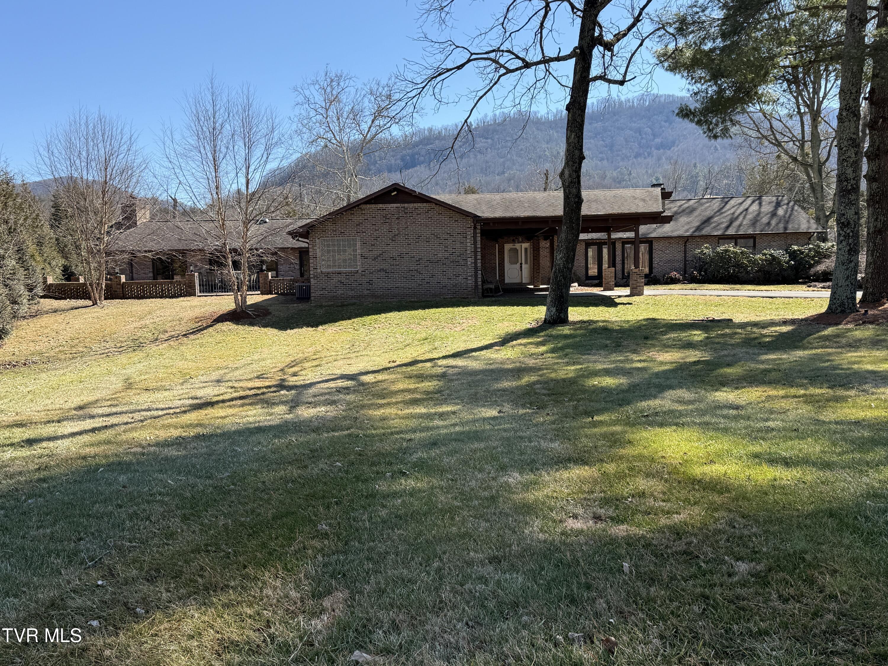 Elizabethton, Tennessee, 37643, United States, 5 Bedrooms Bedrooms, ,6 BathroomsBathrooms,Residential,Active,2019182
