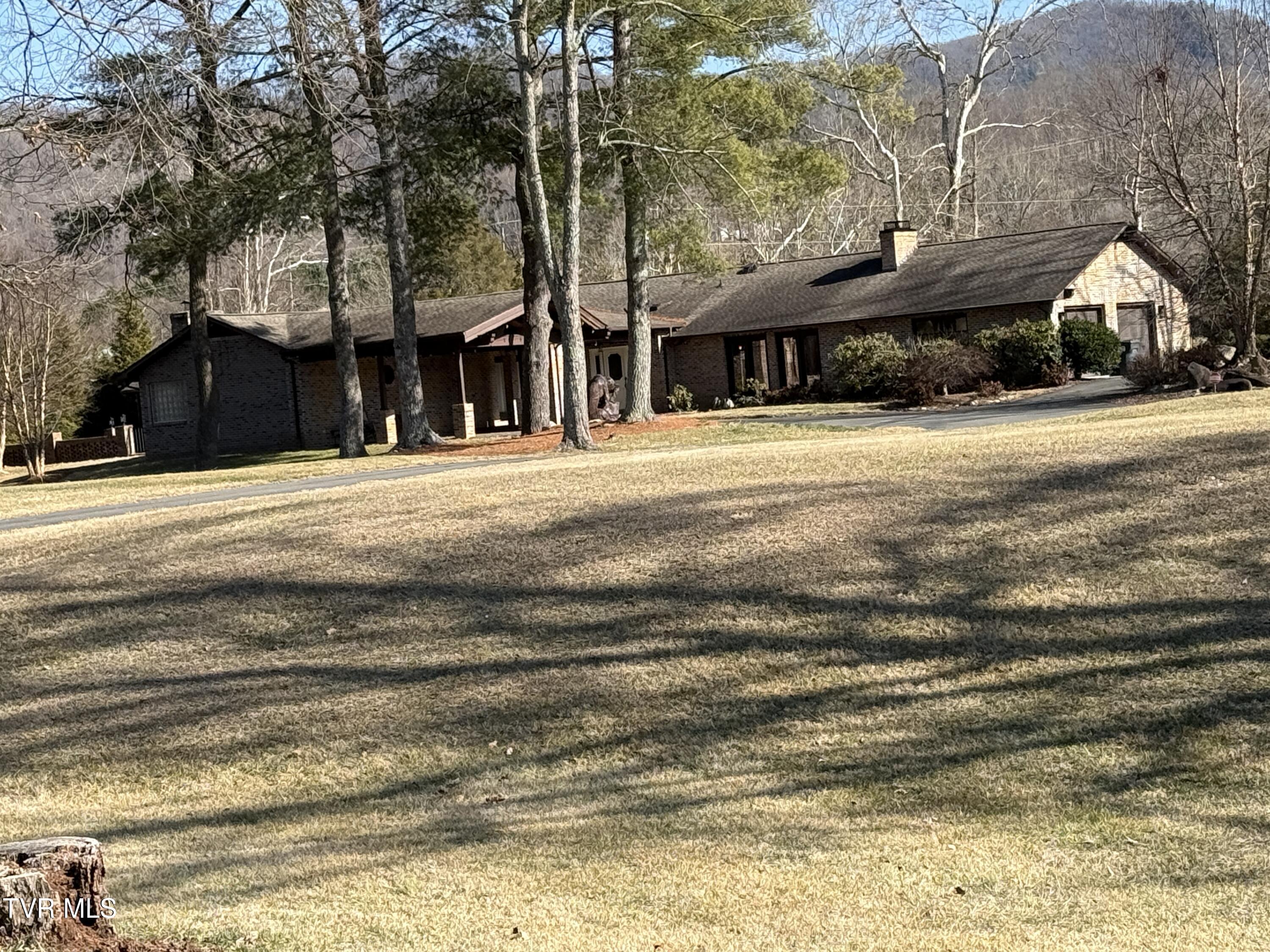 Elizabethton, Tennessee, 37643, United States, 5 Bedrooms Bedrooms, ,6 BathroomsBathrooms,Residential,Active,2019182