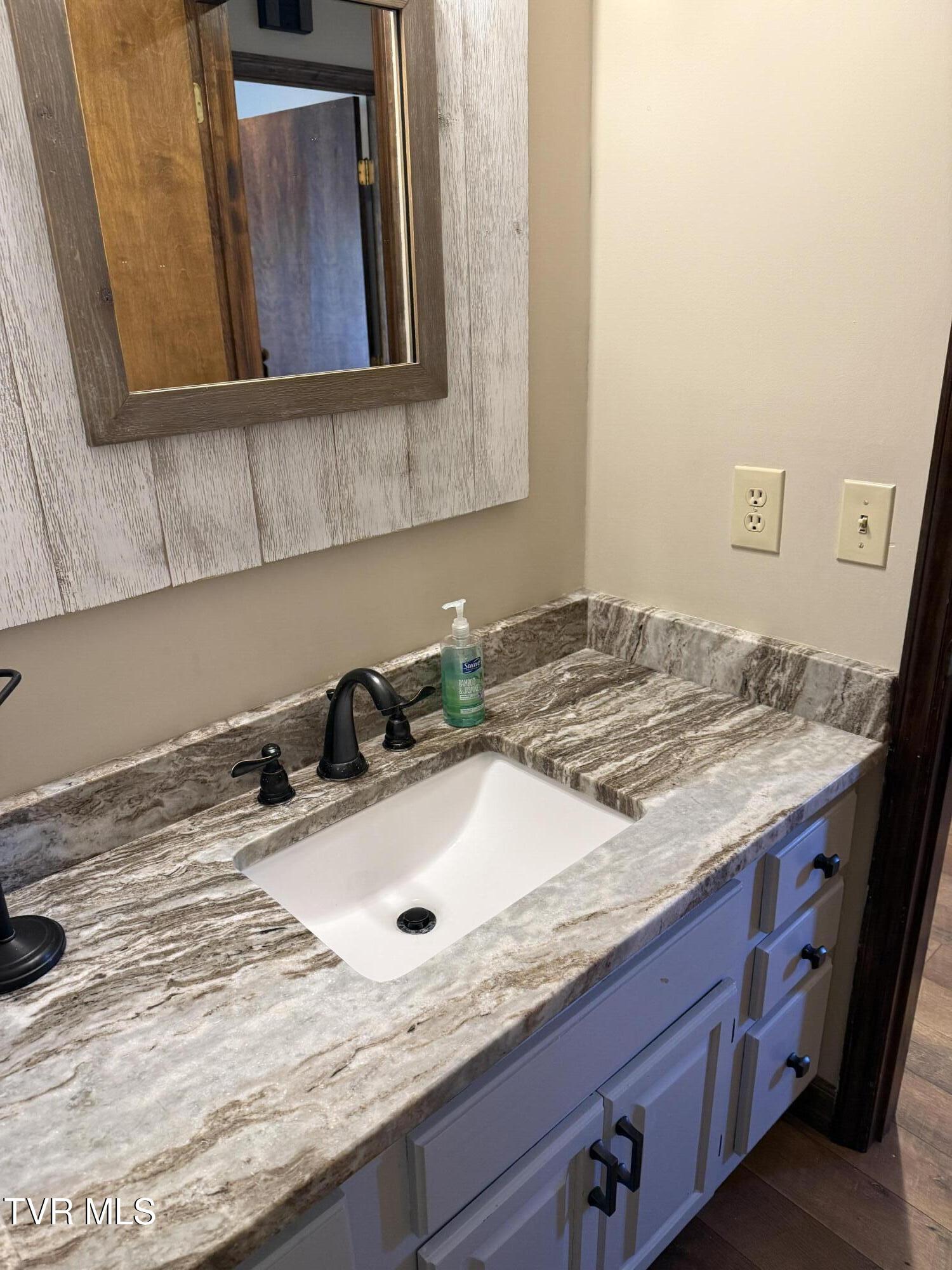 Elizabethton, Tennessee, 37643, United States, 5 Bedrooms Bedrooms, ,6 BathroomsBathrooms,Residential,Active,2019182