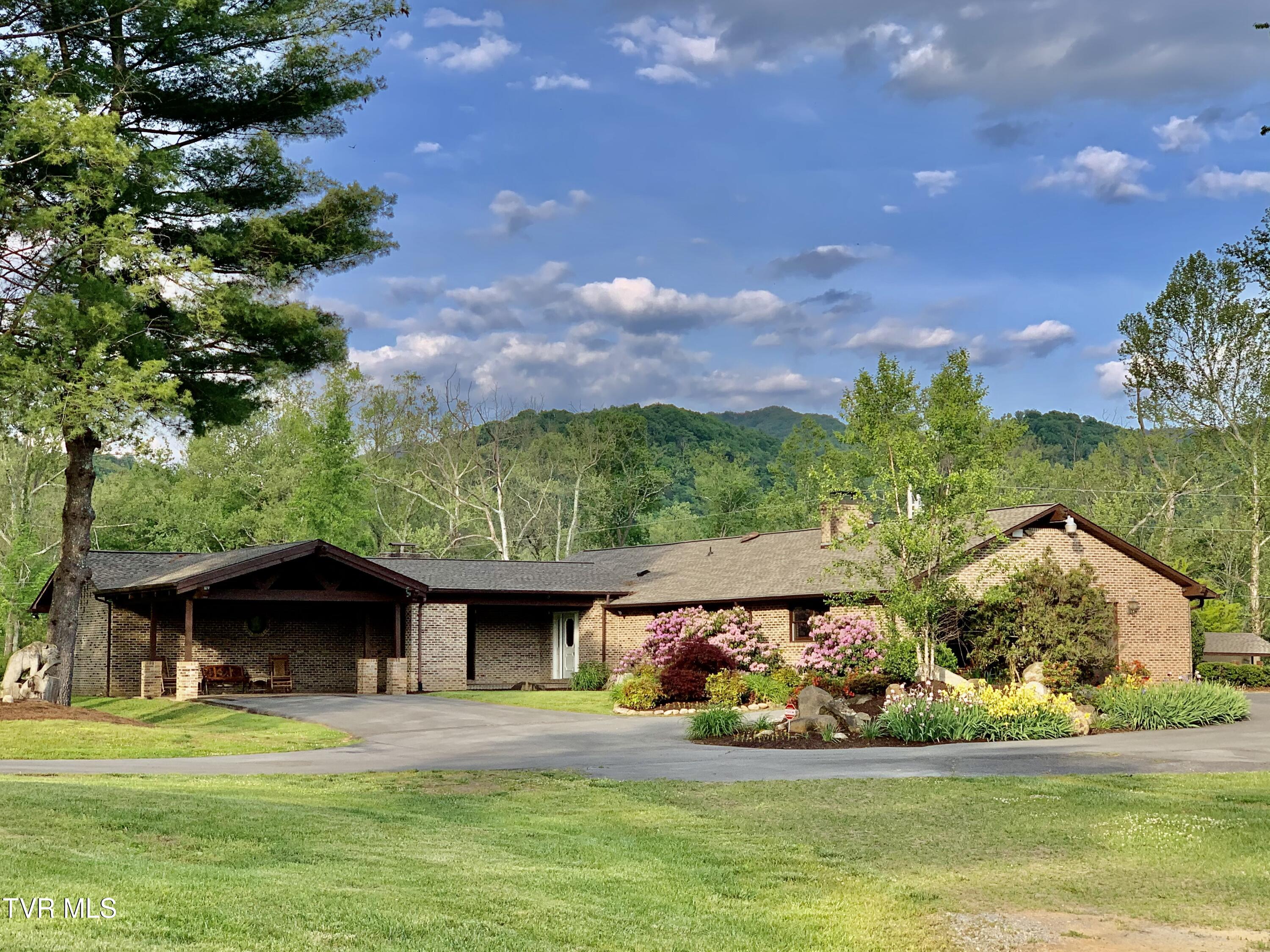 Elizabethton, Tennessee, 37643, United States, 5 Bedrooms Bedrooms, ,6 BathroomsBathrooms,Residential,Active,2019182