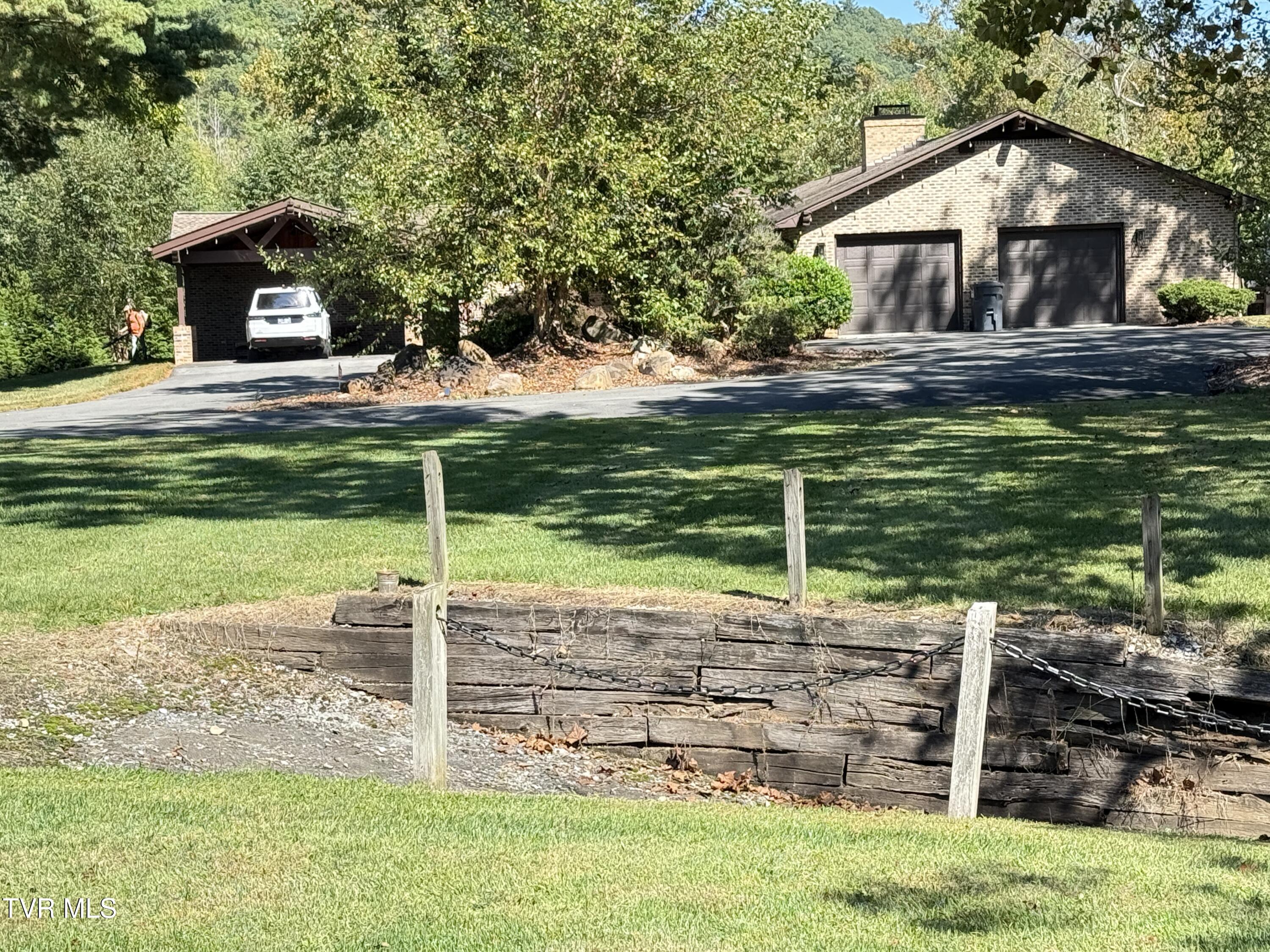 Elizabethton, Tennessee, 37643, United States, 5 Bedrooms Bedrooms, ,6 BathroomsBathrooms,Residential,Active,2019182