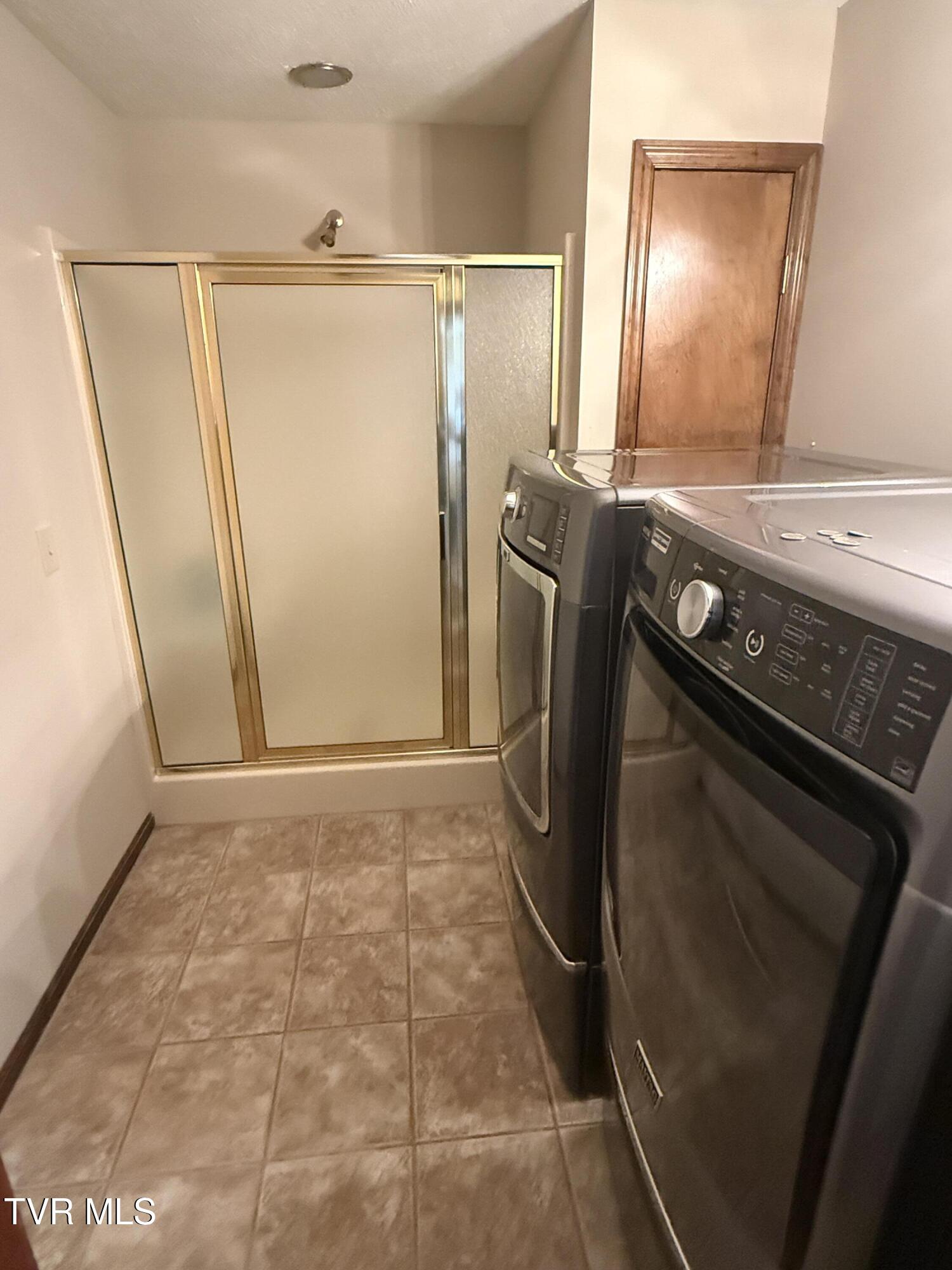 Elizabethton, Tennessee, 37643, United States, 5 Bedrooms Bedrooms, ,6 BathroomsBathrooms,Residential,Active,2019182