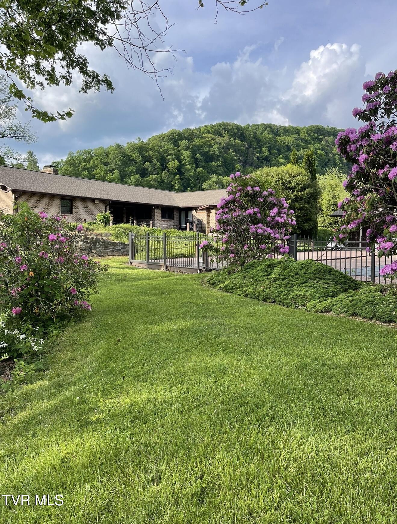 Elizabethton, Tennessee, 37643, United States, 5 Bedrooms Bedrooms, ,6 BathroomsBathrooms,Residential,Active,2019182