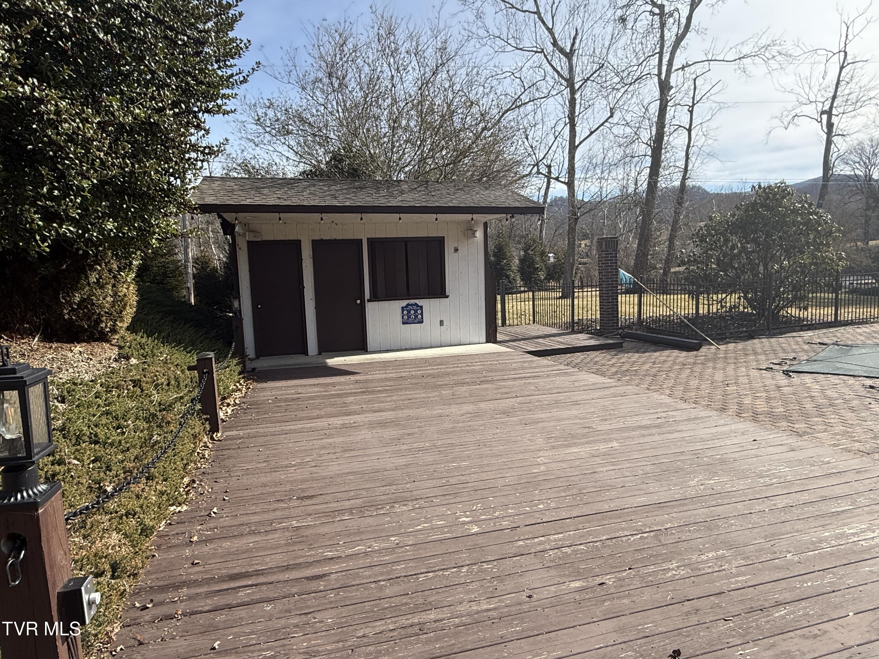 Elizabethton, Tennessee, 37643, United States, 5 Bedrooms Bedrooms, ,6 BathroomsBathrooms,Residential,Active,2019182
