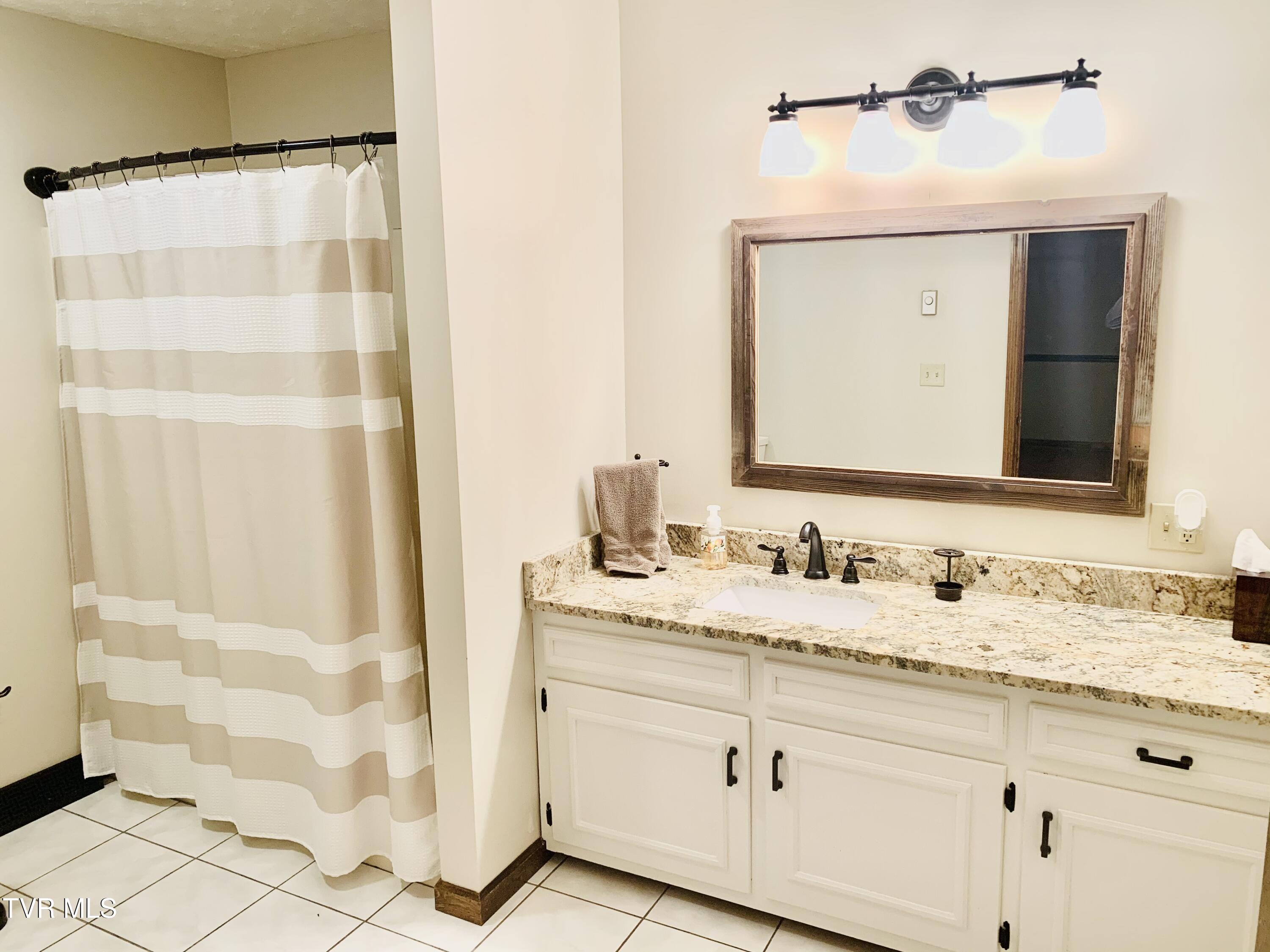 Elizabethton, Tennessee, 37643, United States, 5 Bedrooms Bedrooms, ,6 BathroomsBathrooms,Residential,Active,2019182