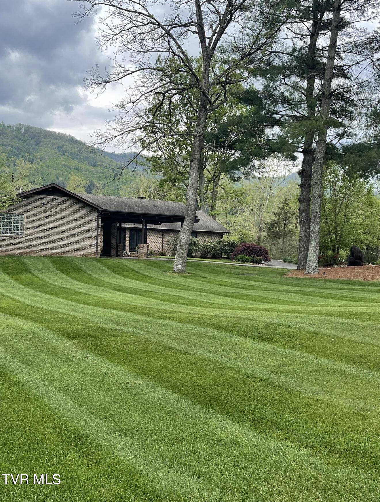 Elizabethton, Tennessee, 37643, United States, 5 Bedrooms Bedrooms, ,6 BathroomsBathrooms,Residential,Active,2019182