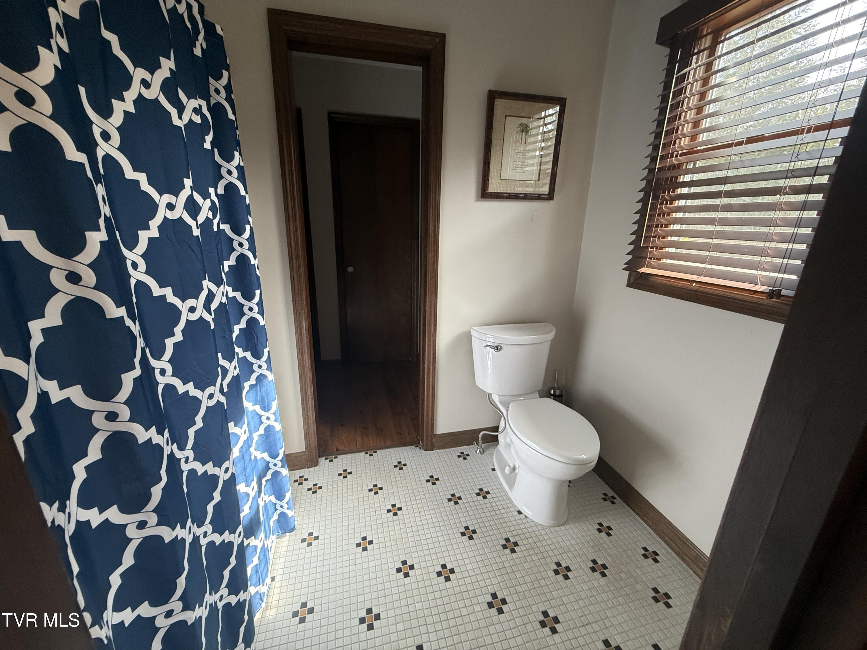 Elizabethton, Tennessee, 37643, United States, 5 Bedrooms Bedrooms, ,6 BathroomsBathrooms,Residential,Active,2019182