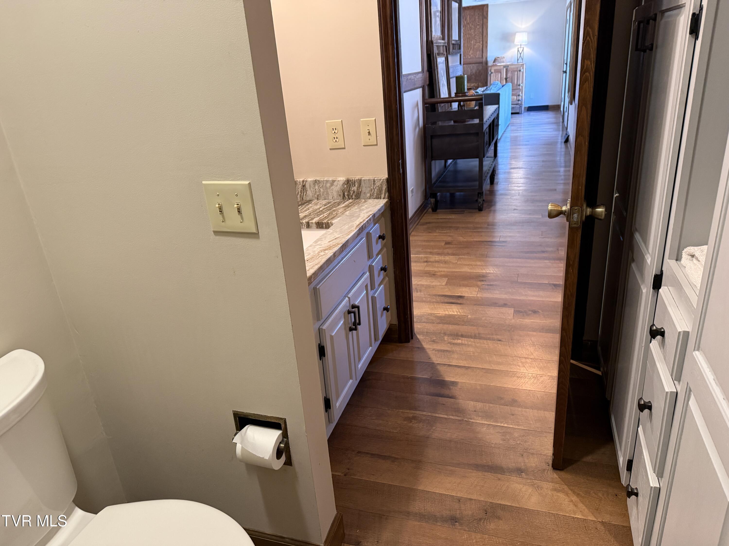Elizabethton, Tennessee, 37643, United States, 5 Bedrooms Bedrooms, ,6 BathroomsBathrooms,Residential,Active,2019182