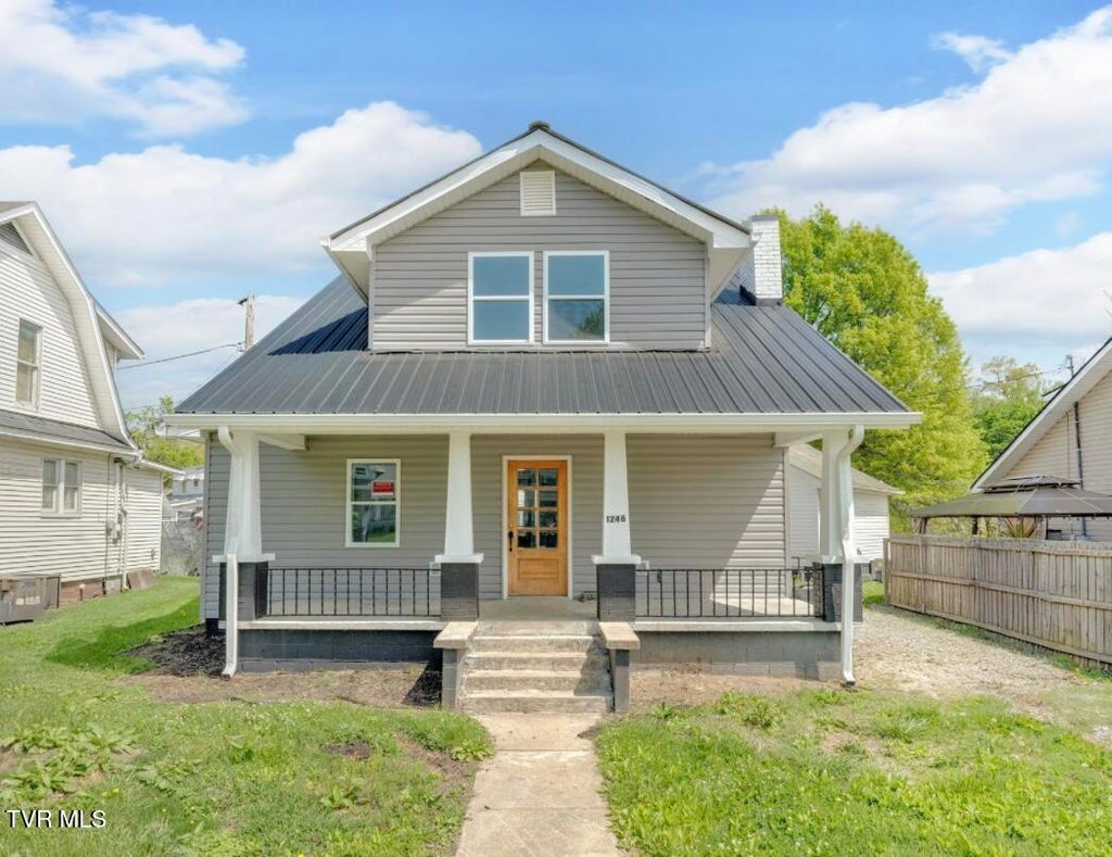 Photo of 1246 Center Street, Kingsport, TN 37660 (MLS # 10000622)