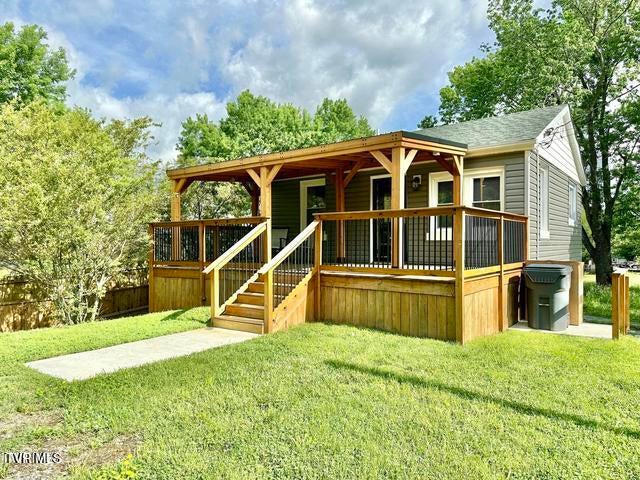 Photo of 925 Wilson Avenue, Bristol, TN 37620 (MLS # 10002193)
