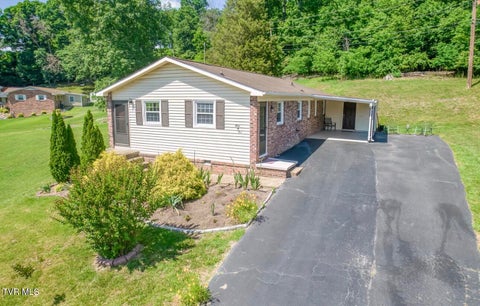 Photo of 305 Imperial Circle, Kingsport, TN 37660 (MLS # 9996380)