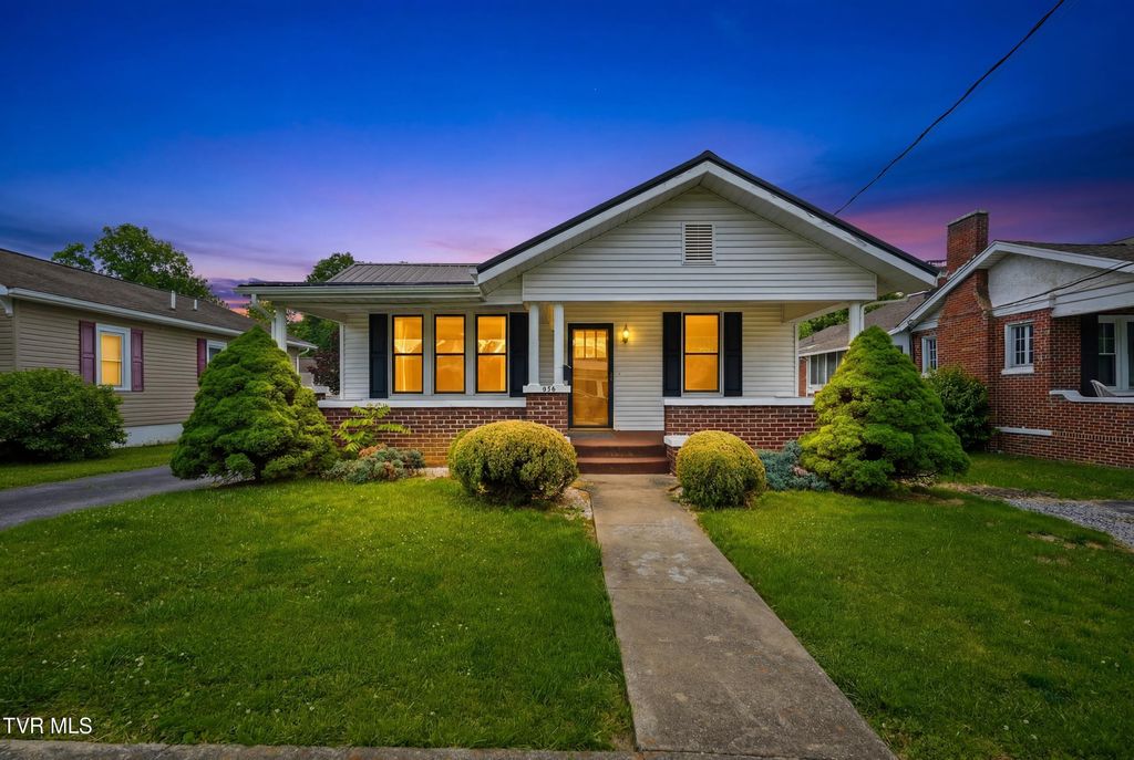 Photo of 518 Carolina Avenue, Bristol, TN 37620 (MLS # 9995375)