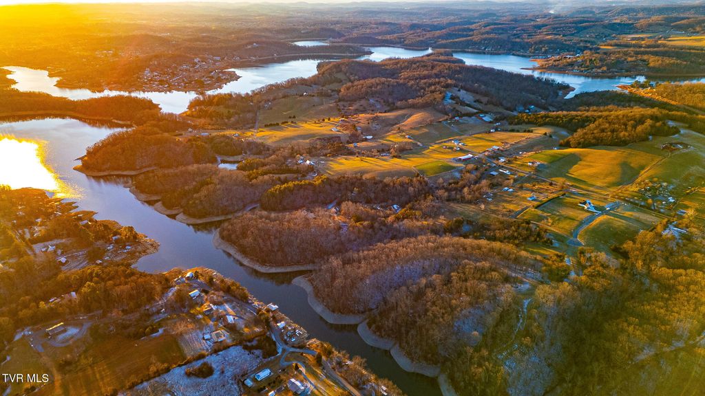 Photo of 2321 Turkey Ridge Lane, Piney Flats, TN 37686 (MLS # 9989336)