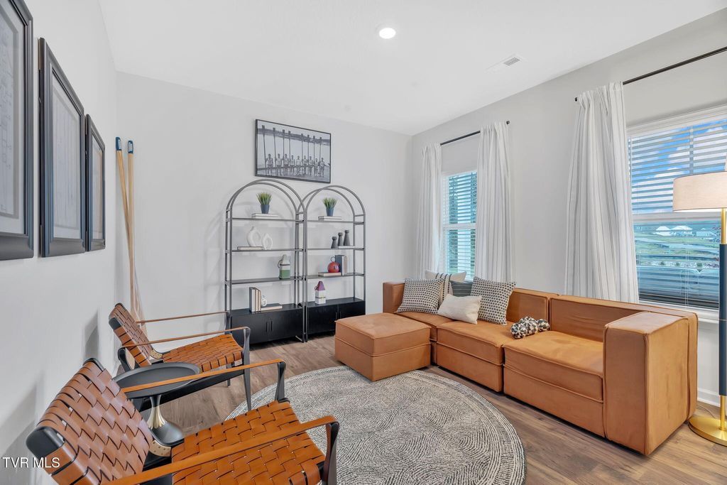 Photo of 219 Artist Avenue, Johnson City, TN 37615 (MLS # 9989591)