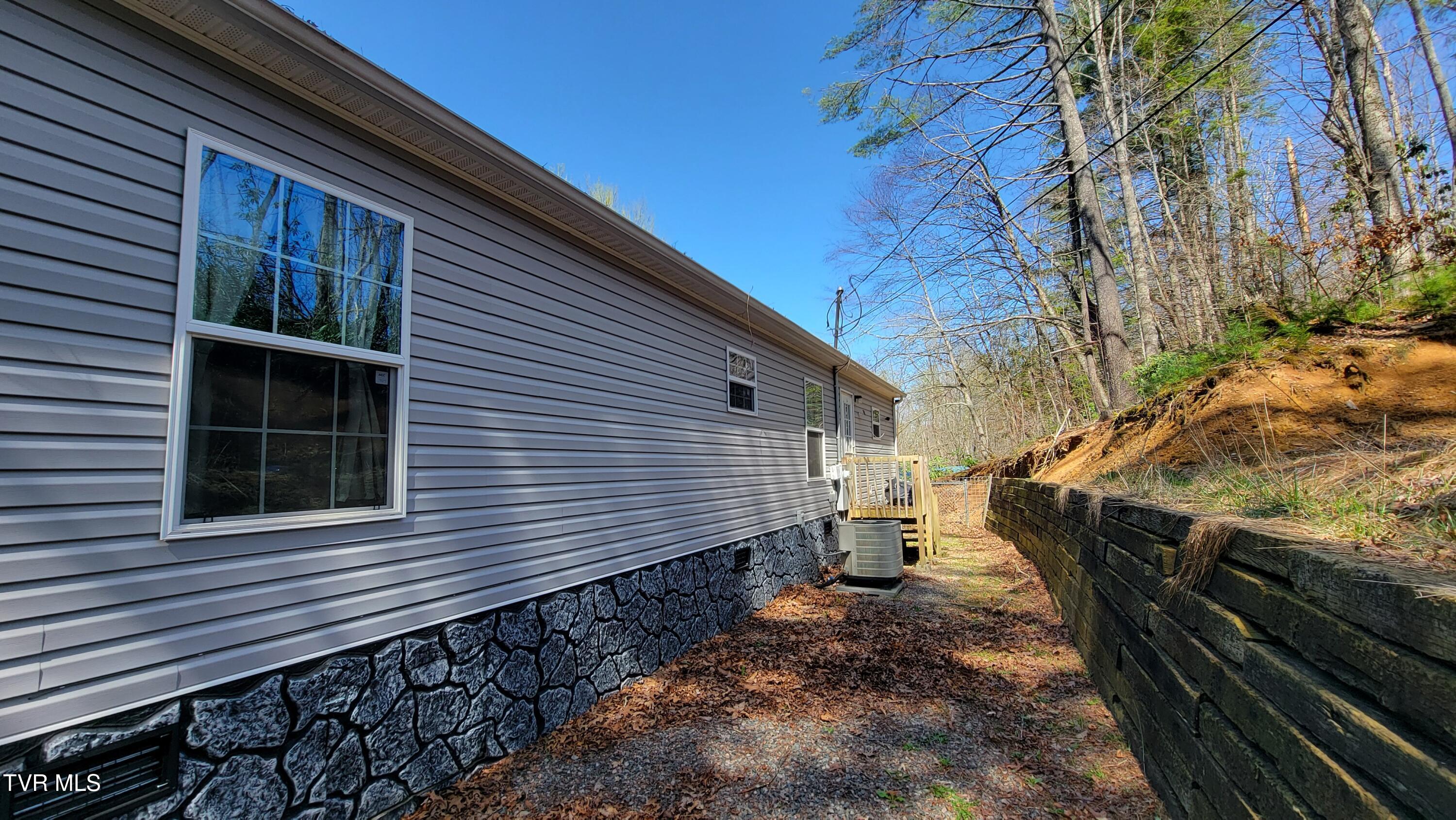 1229 Pleasant Valley Road, Mountain City, Tennessee image 6