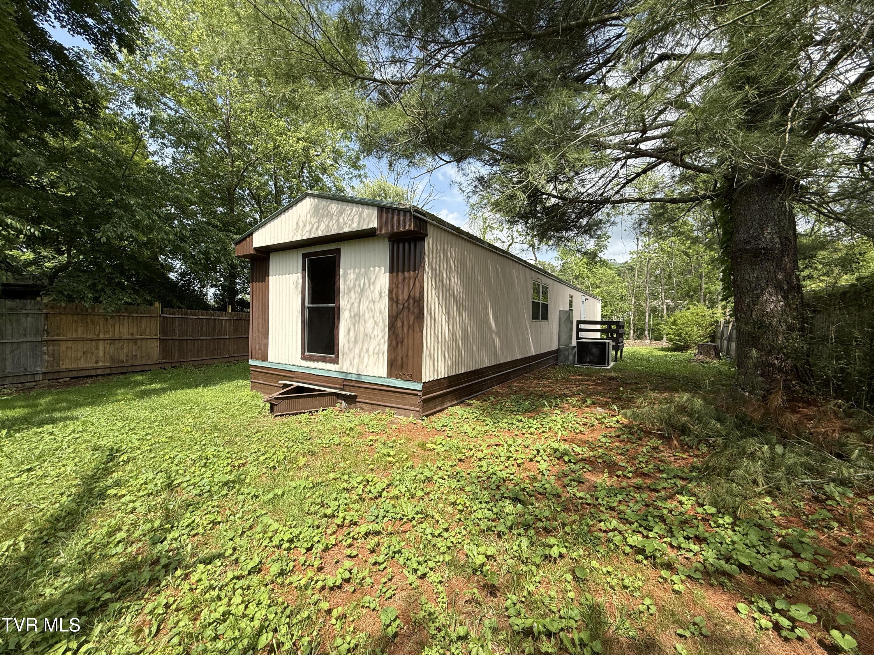104 Creekbank Road, Elizabethton, Tennessee image 4