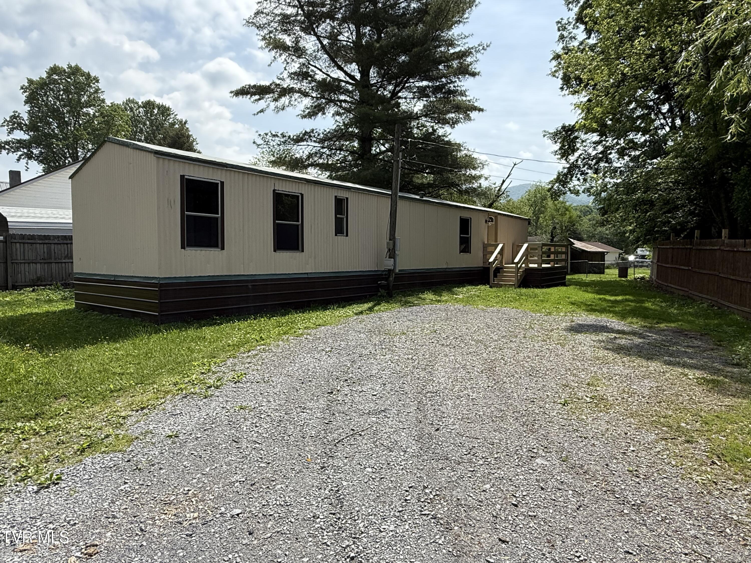 104 Creekbank Road, Elizabethton, Tennessee image 2
