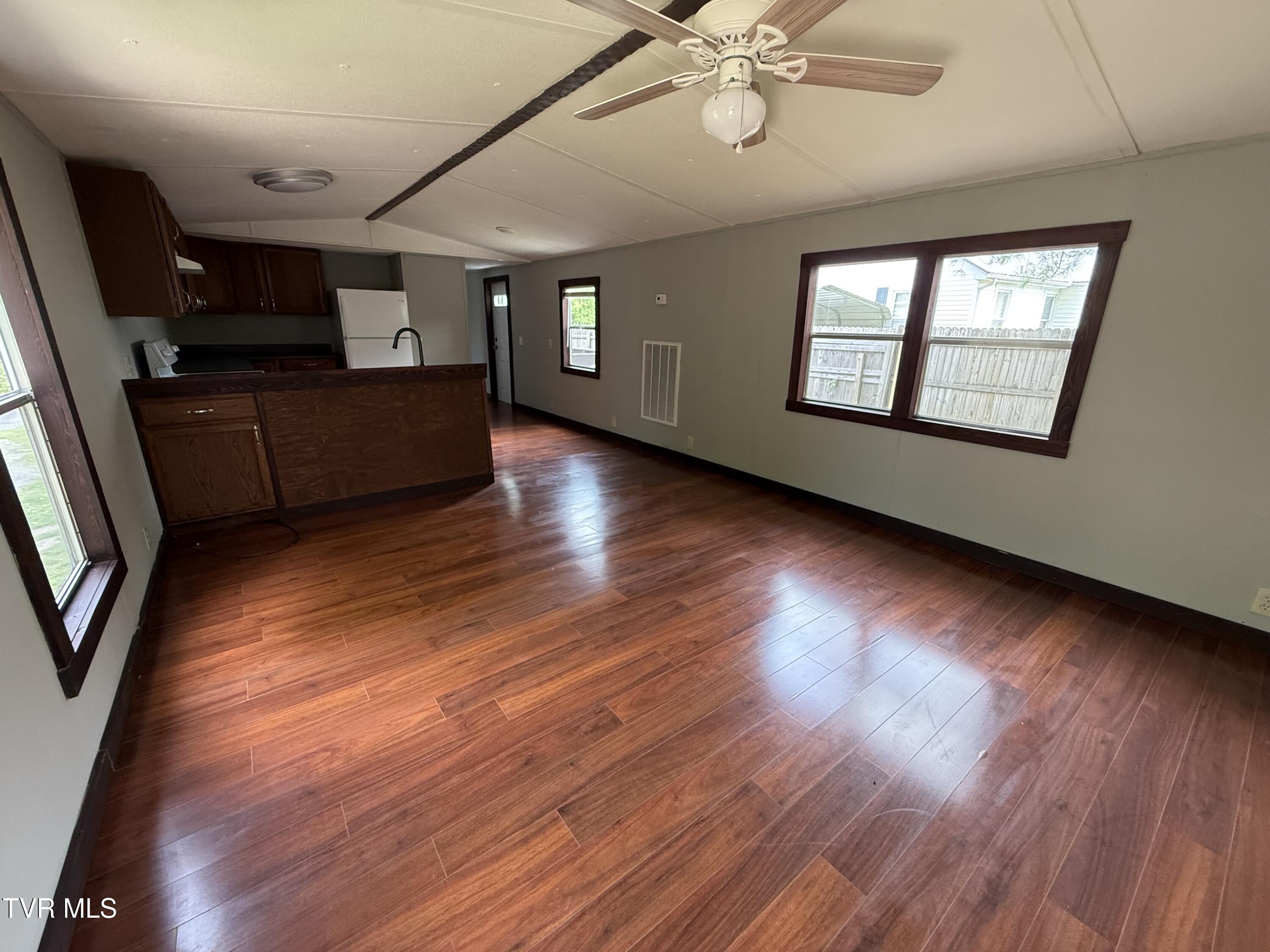 104 Creekbank Road, Elizabethton, Tennessee image 11