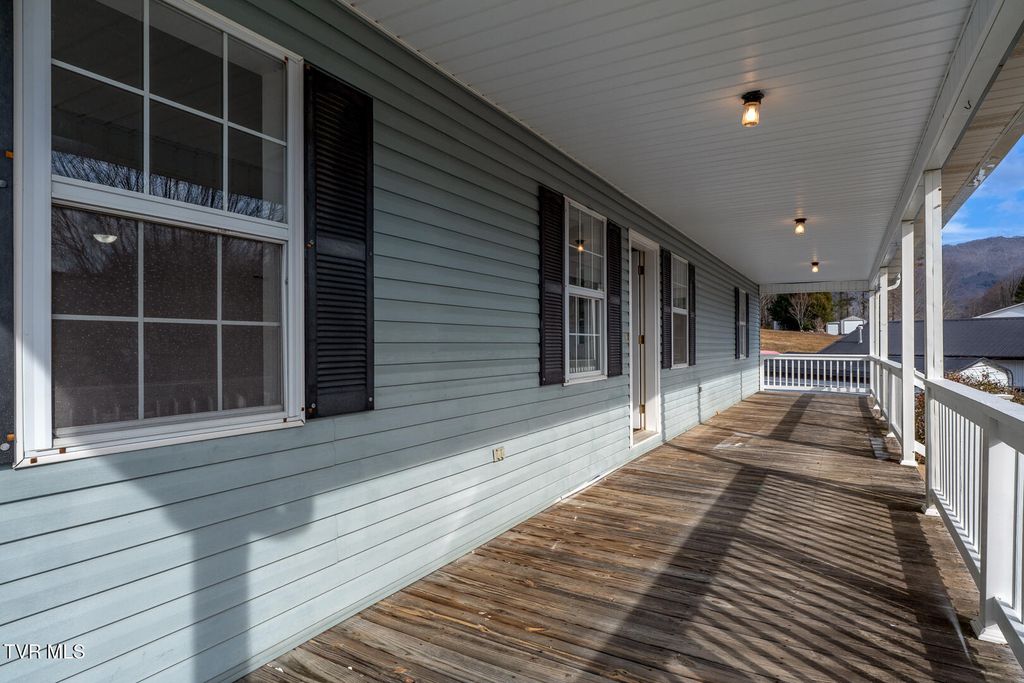 Photo of 7215 Us Highway 421, Vilas, NC 28692 (MLS # 9991177)