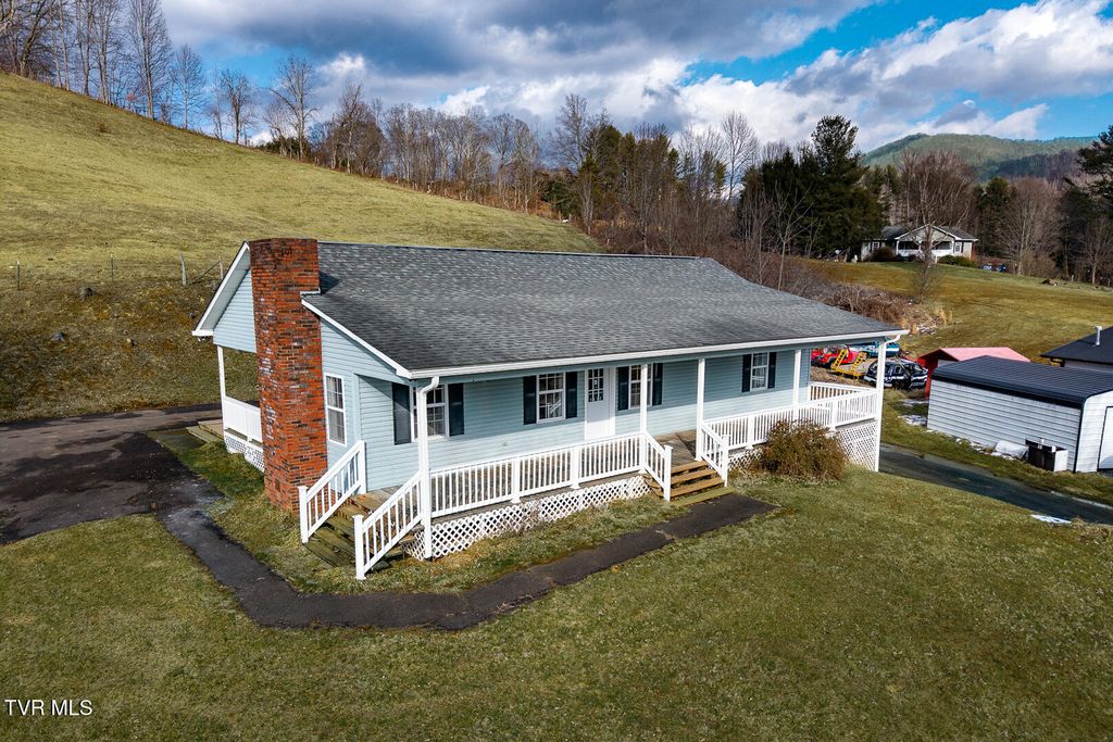 Photo of 7215 Us Highway 421, Vilas, NC 28692 (MLS # 9991177)