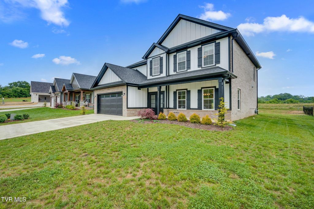 Photo of 812 Dolen Place, Kingsport, TN 37663 (MLS # 9992501)