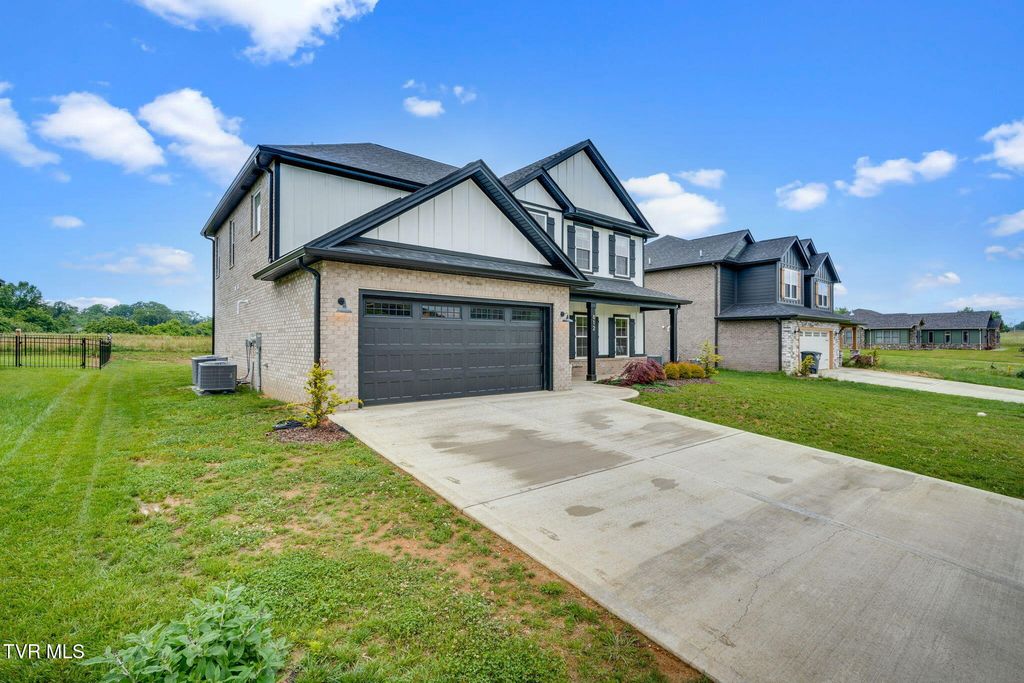 Photo of 812 Dolen Place, Kingsport, TN 37663 (MLS # 9992501)