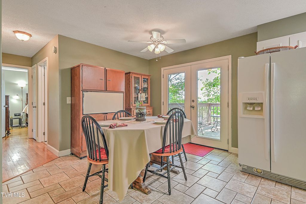 Photo of 1105 Quail Harbour Drive, Johnson City, TN 37601 (MLS # 9995336)