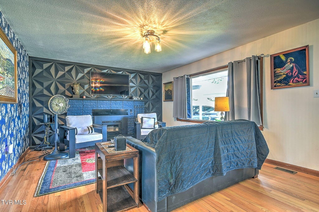 Photo of 141 Central, Bristol, TN 37620 (MLS # 10002160)