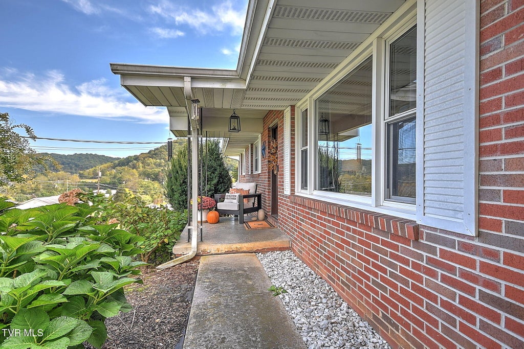 Photo of 141 Central, Bristol, TN 37620 (MLS # 10002160)