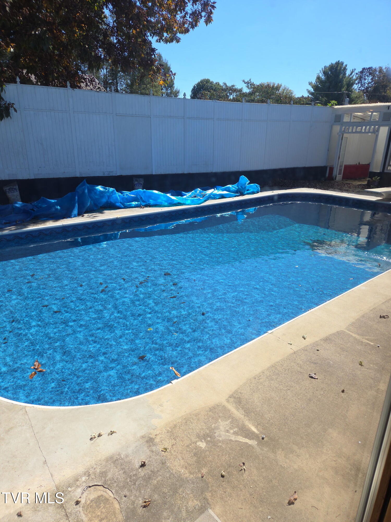 Kingsport, Tennessee 37663, United States, 4 Bedrooms Bedrooms, ,2 BathroomsBathrooms,Residential,Active,241151