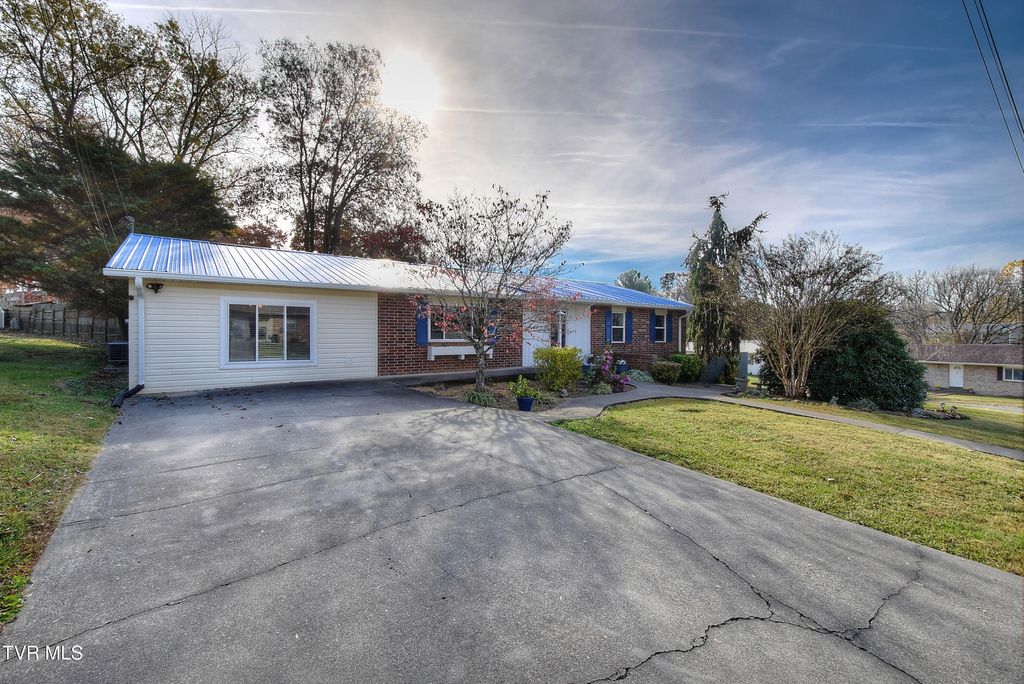 Photo of 771 Liberty Drive, Kingsport, TN 37663 (MLS # 9988099)