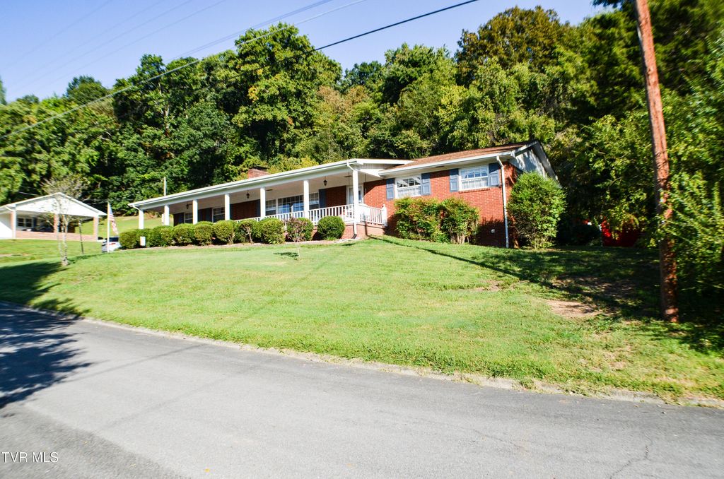 Photo of 213 Russell Drive, Rogersville, TN 37857 (MLS # 9985834)