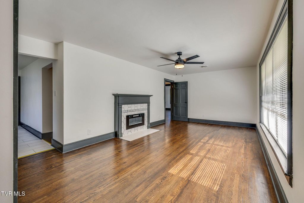 Photo of 837 E State Street, Bristol, TN 37620 (MLS # 9987116)