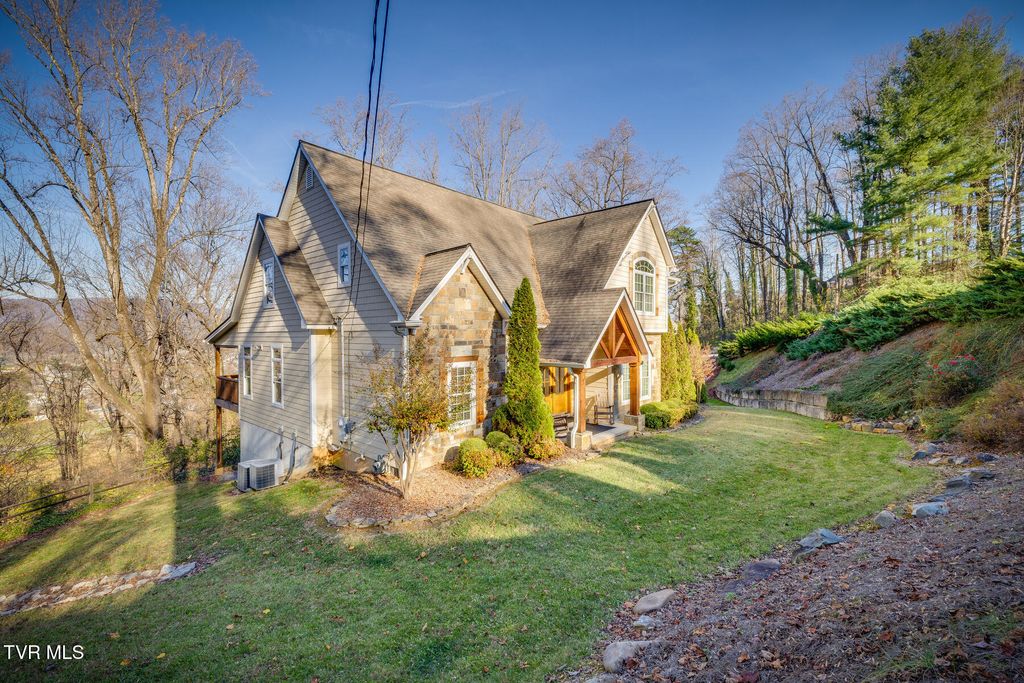 Photo of 113 Ridgecrest Drive, Elizabethton, TN 37643 (MLS # 9991568)