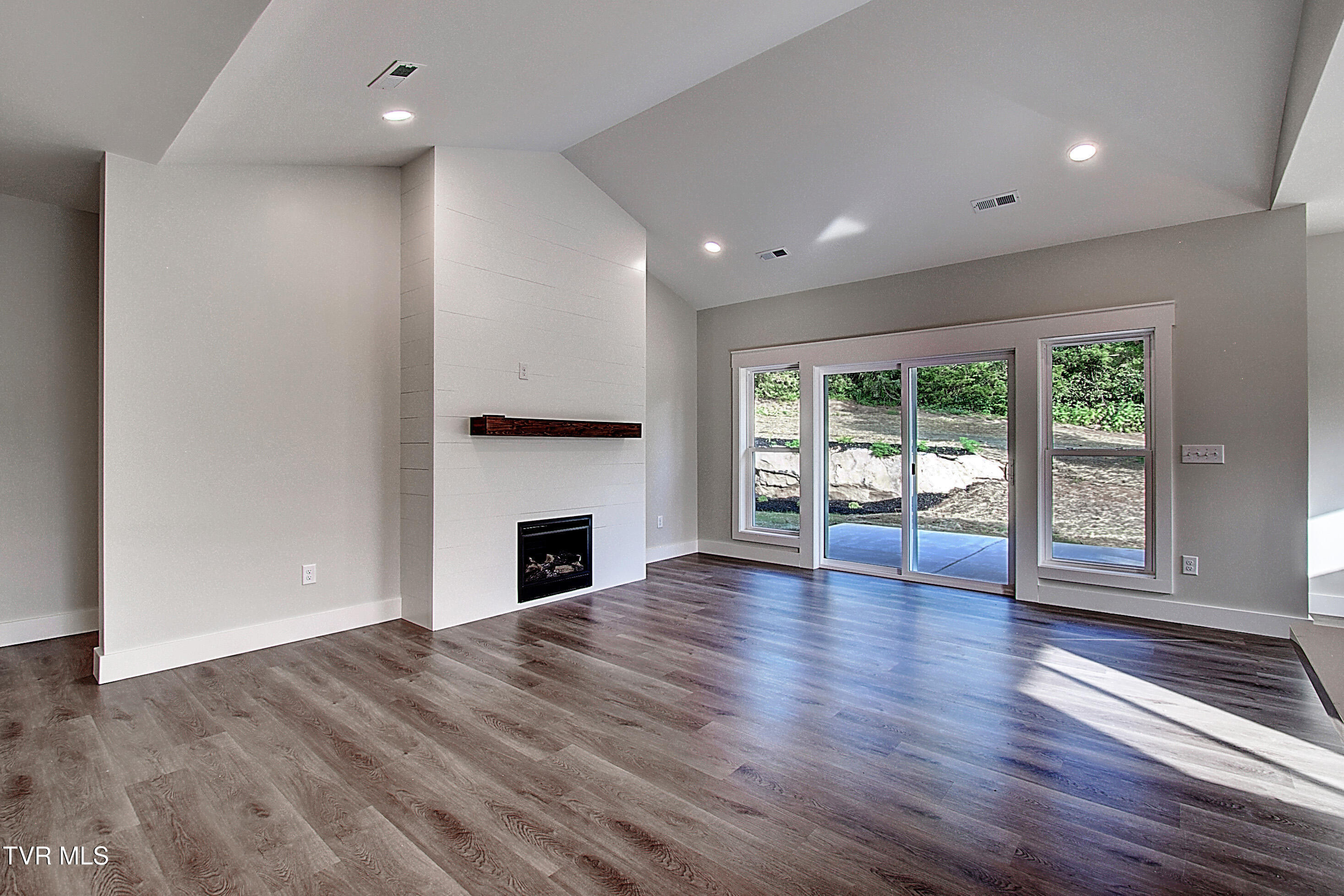 Johnson City, Tennessee 37615, United States, 3 Bedrooms Bedrooms, ,2 BathroomsBathrooms,Residential,Active,165994