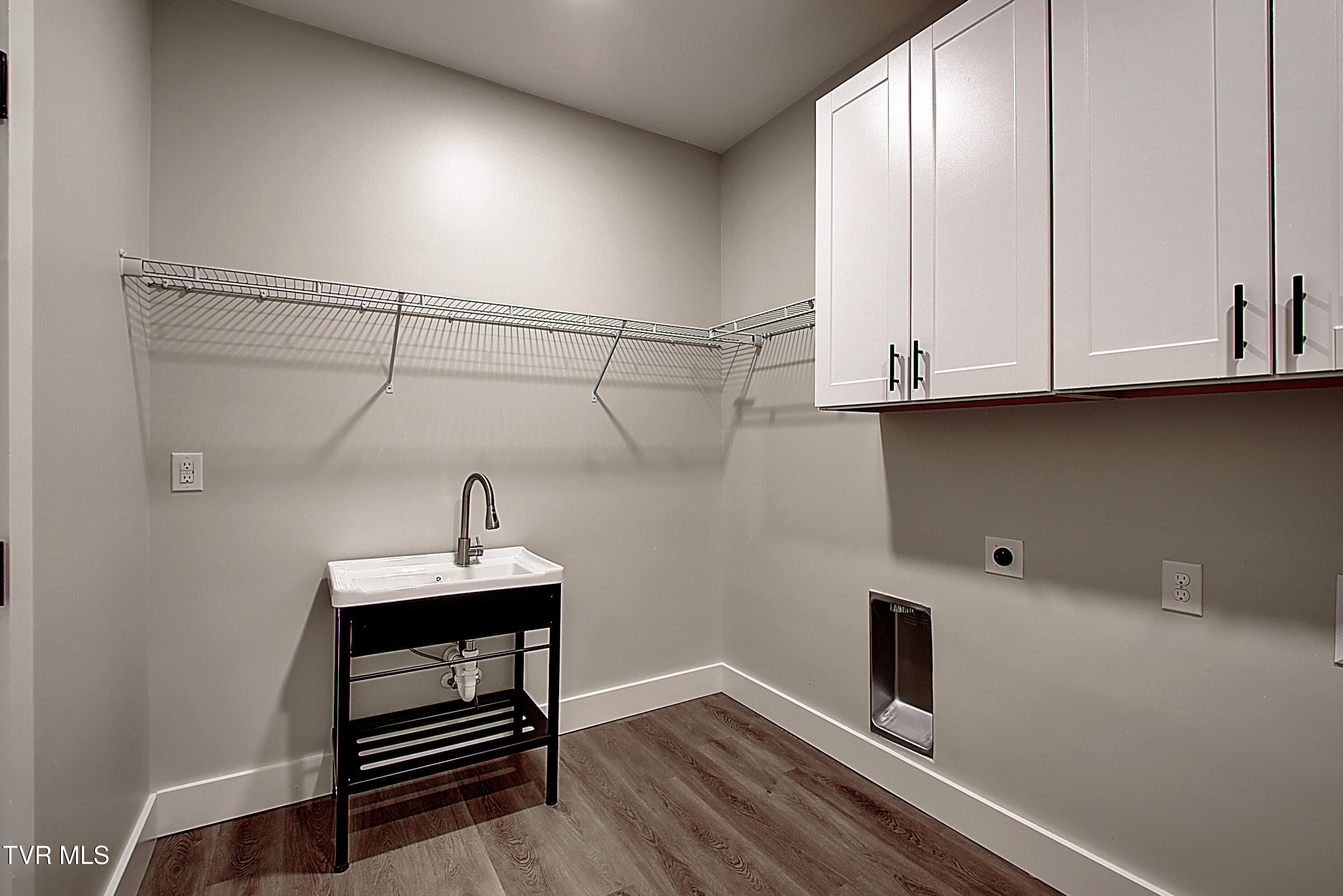 Johnson City, Tennessee 37615, United States, 3 Bedrooms Bedrooms, ,2 BathroomsBathrooms,Residential,Active,165994