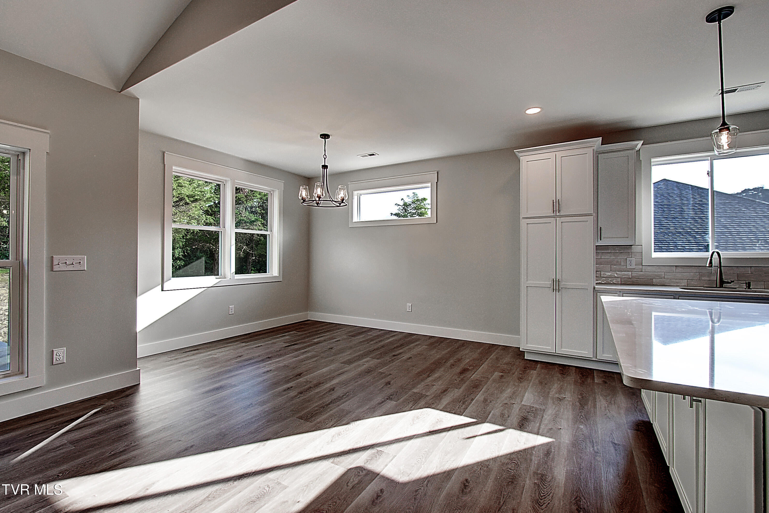 Johnson City, Tennessee 37615, United States, 3 Bedrooms Bedrooms, ,2 BathroomsBathrooms,Residential,Active,165994