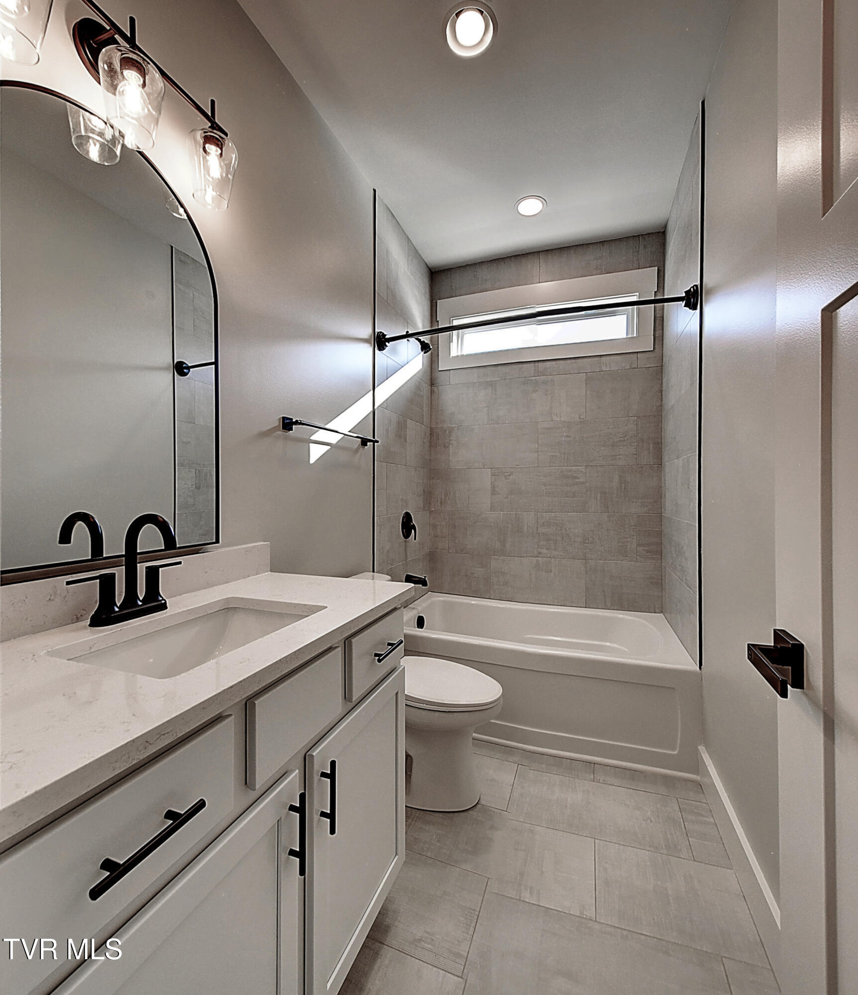 Johnson City, Tennessee 37615, United States, 3 Bedrooms Bedrooms, ,2 BathroomsBathrooms,Residential,Active,165994