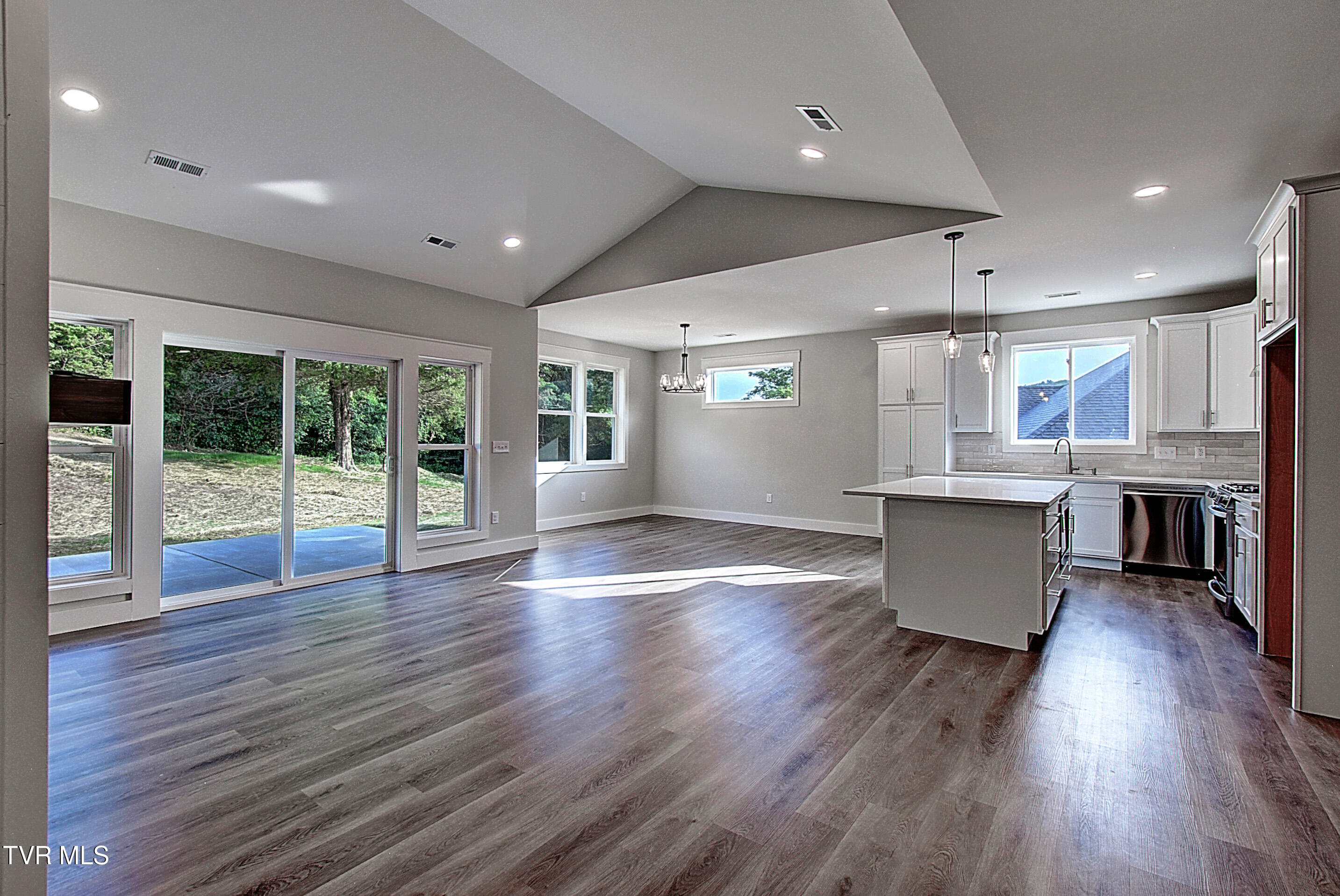 Johnson City, Tennessee 37615, United States, 3 Bedrooms Bedrooms, ,2 BathroomsBathrooms,Residential,Active,165994