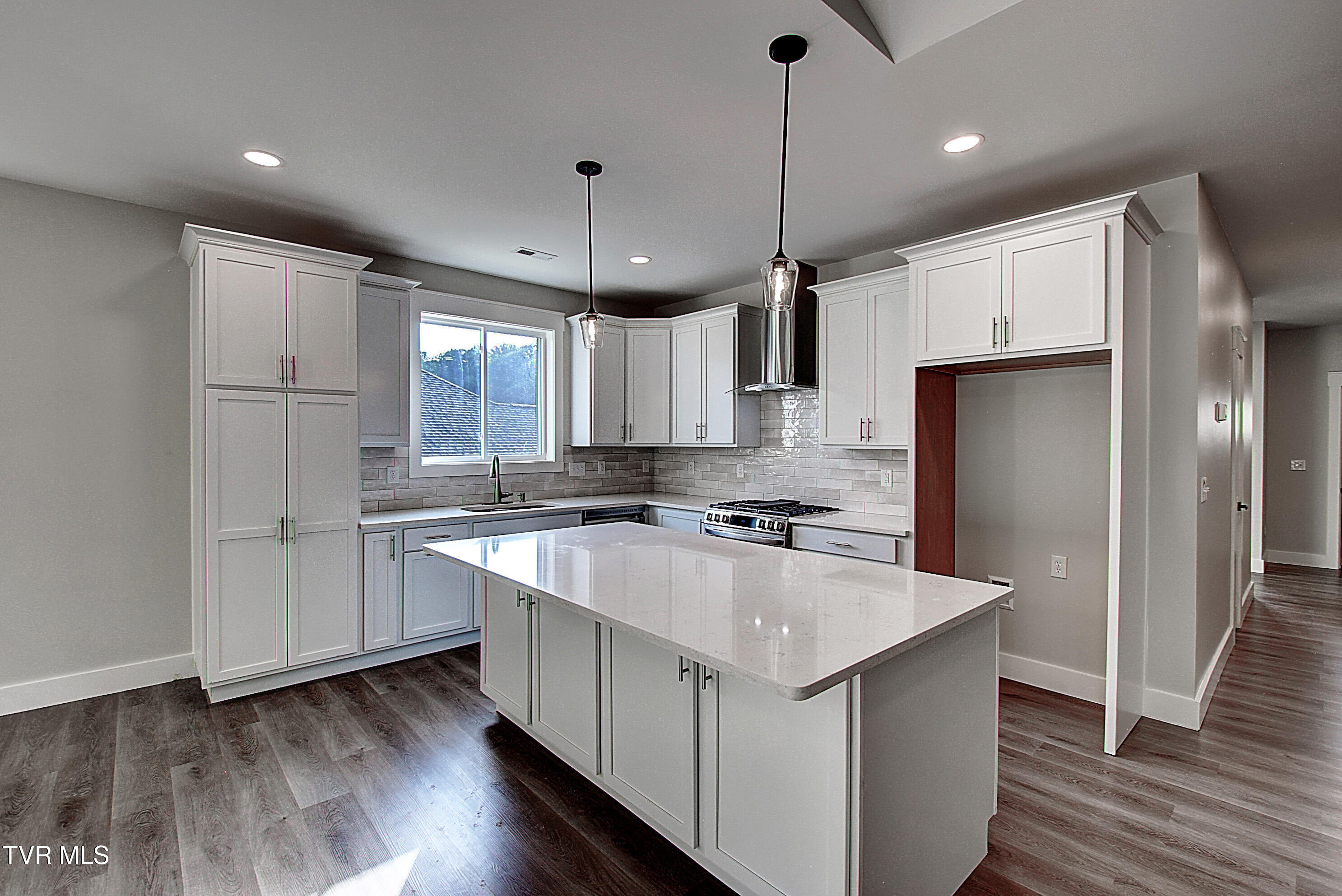 Johnson City, Tennessee 37615, United States, 3 Bedrooms Bedrooms, ,2 BathroomsBathrooms,Residential,Active,165994