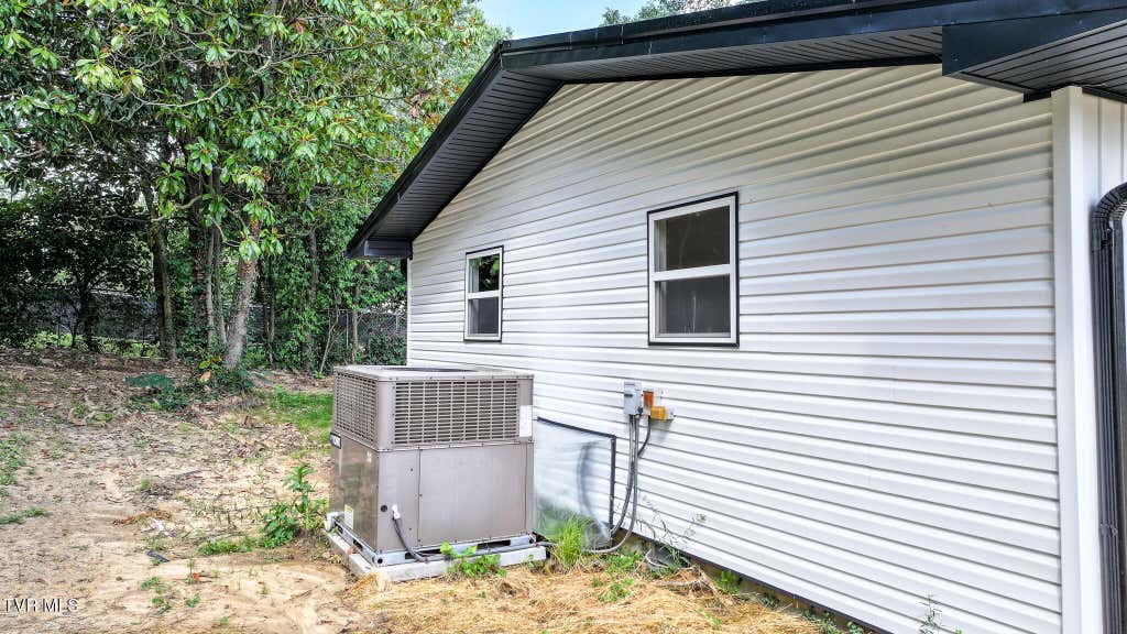 Photo of 210 Lynn Avenue, Greeneville, TN 37743 (MLS # 9998863)