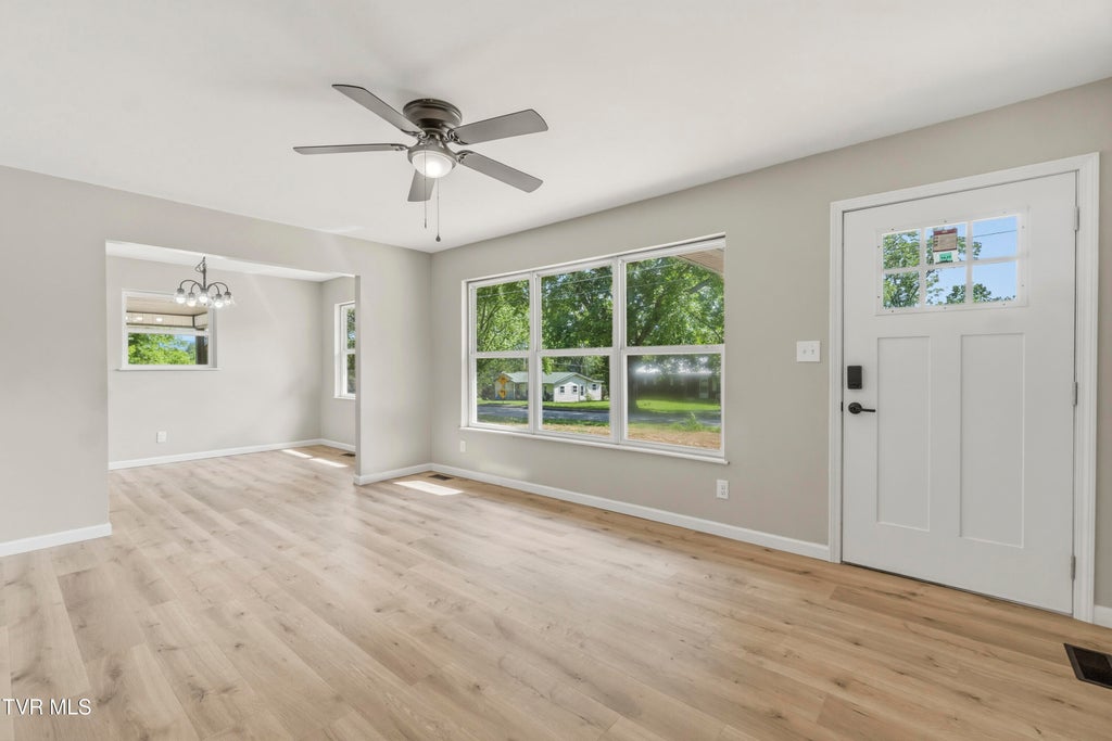 Photo of 210 Lynn Avenue, Greeneville, TN 37743 (MLS # 9998863)
