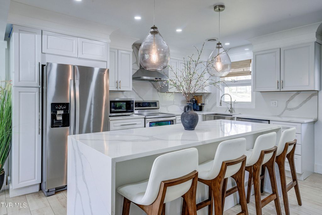 Photo of 616 Hammond Avenue, Mount Carmel, TN 37645 (MLS # 9988543)