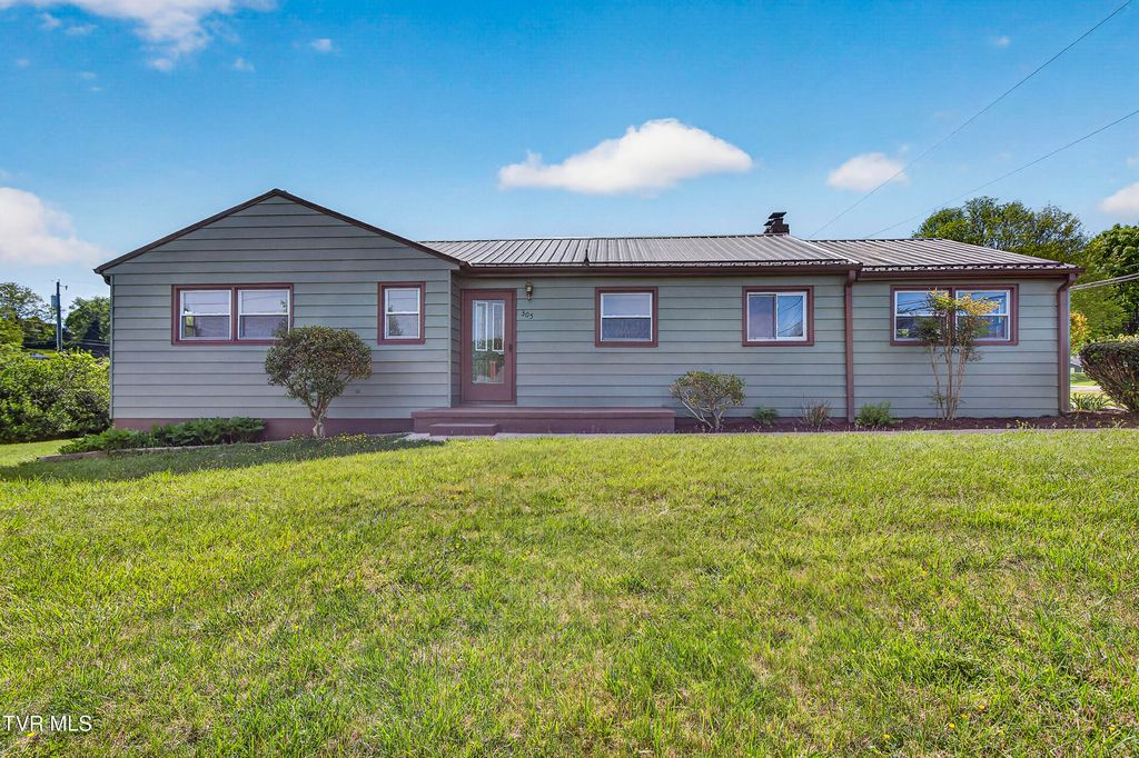 Photo of 305 Cherokee Road, Bristol, VA 24201 (MLS # 9994821)