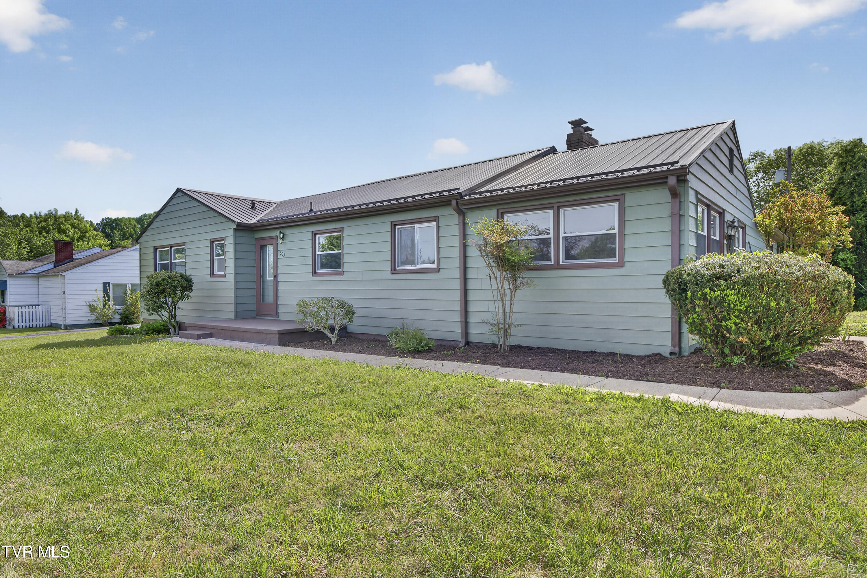 305 South Cherokee Road