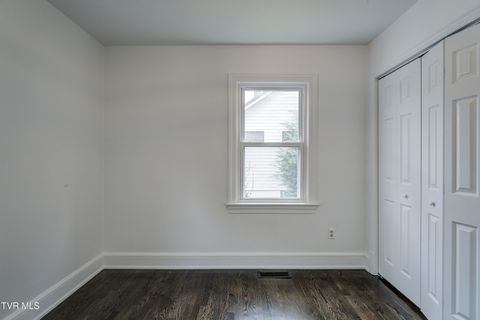Tiny photo for 715 Ohio Avenue, Erwin, TN 37650 (MLS # 9984471)